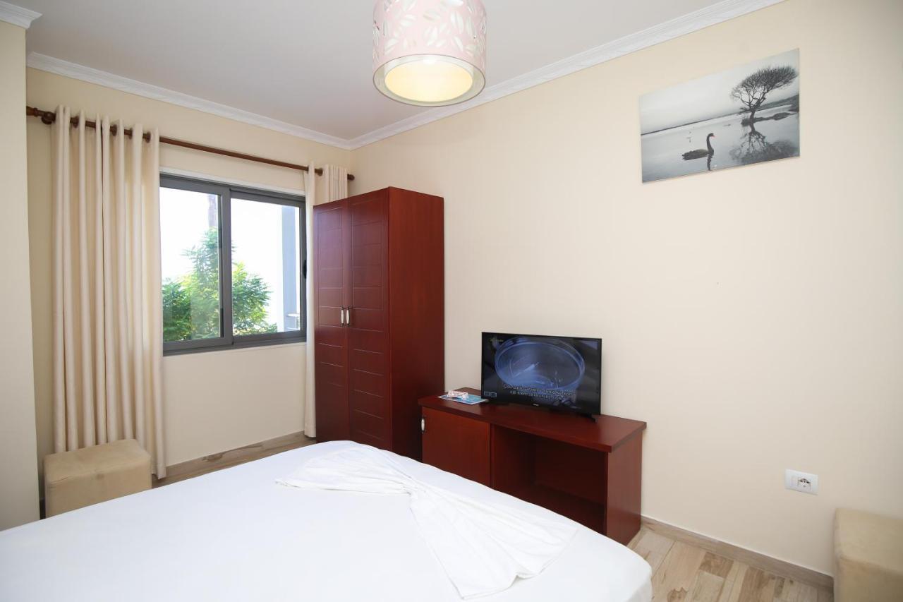 Hotel Summer Stars Вльора Екстер'єр фото