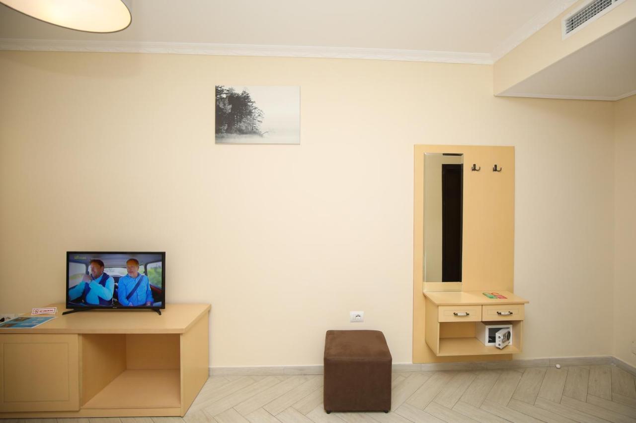 Hotel Summer Stars Вльора Екстер'єр фото