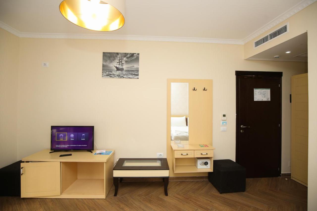 Hotel Summer Stars Вльора Екстер'єр фото