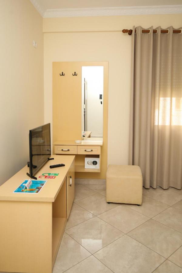 Hotel Summer Stars Вльора Екстер'єр фото